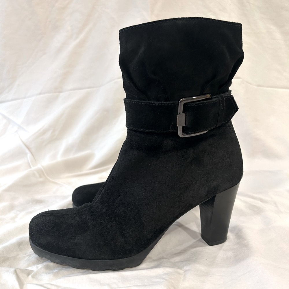 LA CANADIENNE Suede Ankle Boot